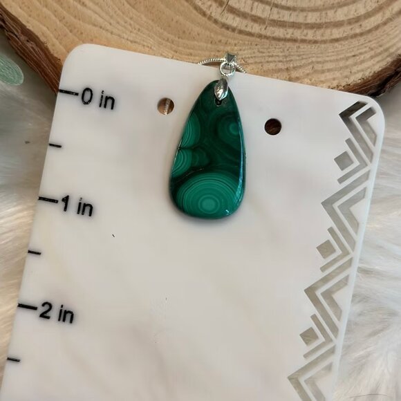 ✨ Malachite Teardrop Necklace ✨ - Picture 3 of 3